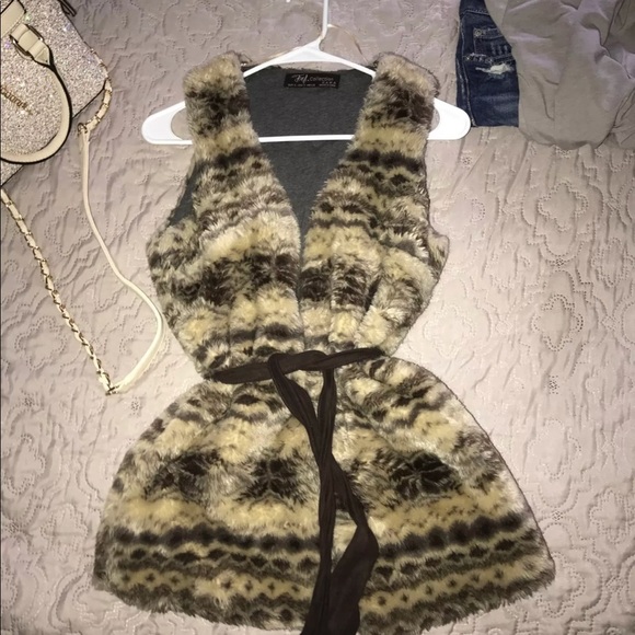 ZARA faux fur vest - Picture 2 of 3